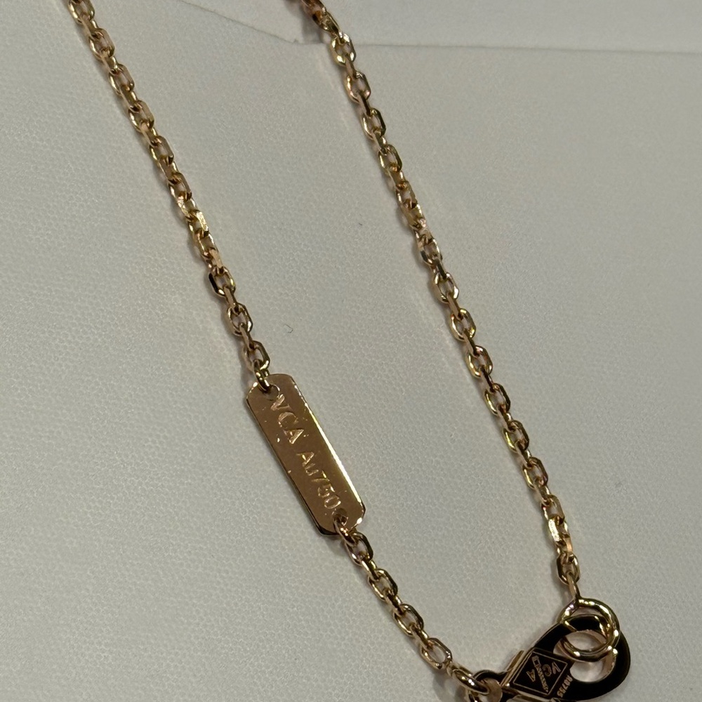 Van Cleef & Arpels 2025 Pink Mother Of Pearl Holiday Pendant Necklace - Picture 5 of 7